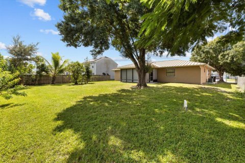 House in Port St. Lucie, Florida 3 bedrooms, 121.89 sq.m. № 2081993 - photo 21