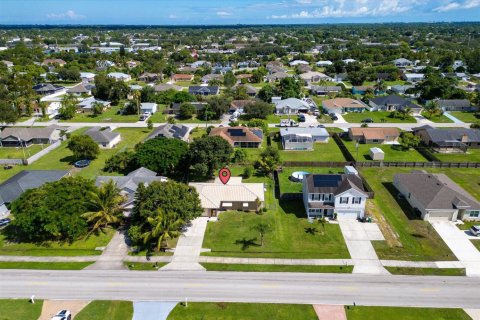 House in Port St. Lucie, Florida 3 bedrooms, 121.89 sq.m. № 2081993 - photo 27