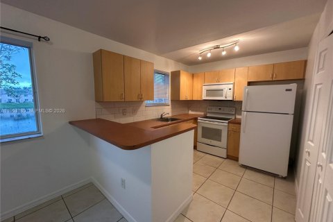 Condominio en alquiler en Homestead, Florida, 3 dormitorios, 95.13 m2 № 2008189 - foto 5