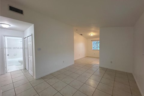 Condominio en alquiler en Homestead, Florida, 3 dormitorios, 95.13 m2 № 2008189 - foto 3