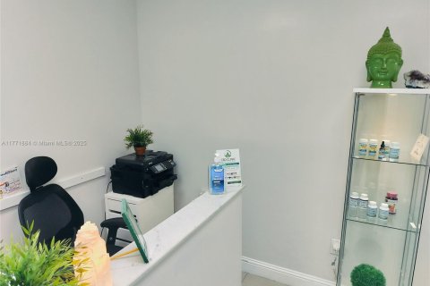 Propiedad comercial en venta en North Miami, Florida № 1867871 - foto 10