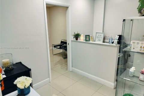 Propiedad comercial en venta en North Miami, Florida № 1867871 - foto 13