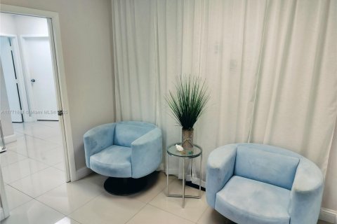 Propiedad comercial en venta en North Miami, Florida № 1867871 - foto 8