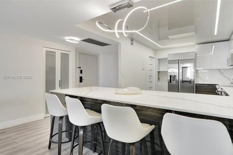 Condo in Hallandale Beach, Florida, 2 bedrooms  № 2041281 - photo 5