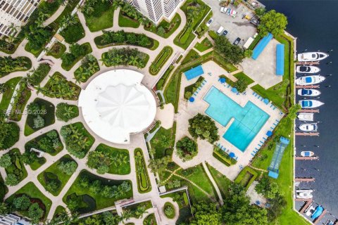 Condo in Hallandale Beach, Florida, 2 bedrooms  № 2041281 - photo 22