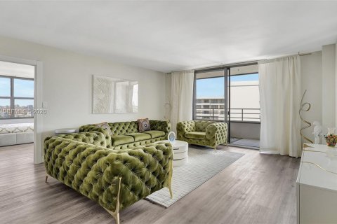 Condo in Hallandale Beach, Florida, 2 bedrooms  № 2041281 - photo 9