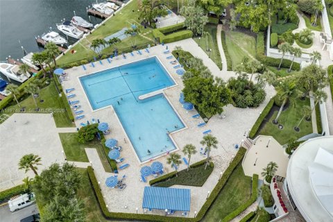 Condo in Hallandale Beach, Florida, 2 bedrooms  № 2041281 - photo 20