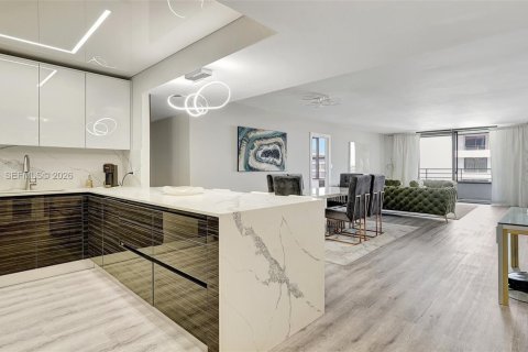 Condo in Hallandale Beach, Florida, 2 bedrooms  № 2041281 - photo 3