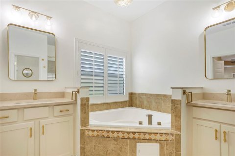 House in Orlando, Florida 4 bedrooms, 208.29 sq.m. № 1845370 - photo 22