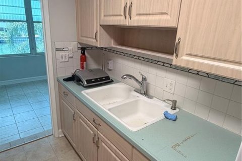 Condo in South Pasadena, Florida, 2 bedrooms  № 2394294 - photo 8