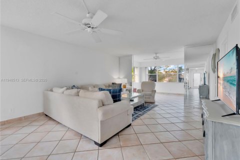 Copropriété à vendre à Sunrise, Floride: 2 chambres, 106.47 m2 № 2003209 - photo 5