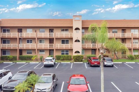 Copropriété à vendre à Sunrise, Floride: 2 chambres, 106.47 m2 № 2003209 - photo 18