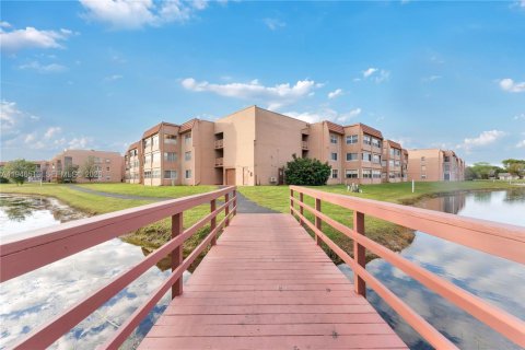 Copropriété à vendre à Sunrise, Floride: 2 chambres, 106.47 m2 № 2003209 - photo 21