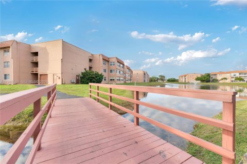 Copropriété à vendre à Sunrise, Floride: 2 chambres, 106.47 m2 № 2003209 - photo 20