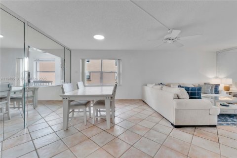 Copropriété à vendre à Sunrise, Floride: 2 chambres, 106.47 m2 № 2003209 - photo 4