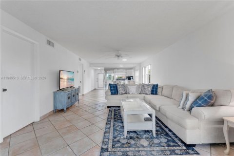 Copropriété à vendre à Sunrise, Floride: 2 chambres, 106.47 m2 № 2003209 - photo 2