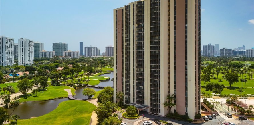 Condominio en Aventura, Florida, 2 dormitorios  № 2082777
