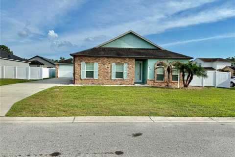 Casa en venta en Plant City, Florida, 4 dormitorios, 222.59 m2 № 1757993 - foto 1