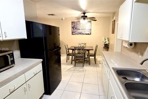 Купить виллу или дом в Дирфилд-Бич, Флорида 3 спальни, 127.09м2, № 2027862 - фото 10