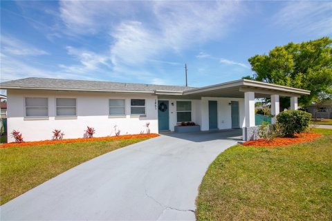 House in Orlando, Florida 3 bedrooms, 108.7 sq.m. № 1777395 - photo 1