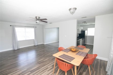House in Orlando, Florida 3 bedrooms, 108.7 sq.m. № 1777395 - photo 4