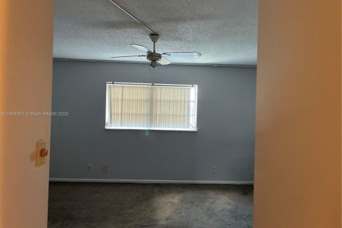 Copropriété à louer à Hallandale Beach, Floride: 1 chambre, 78.69 m2 № 1923552 - photo 6