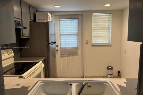 Copropriété à louer à Hallandale Beach, Floride: 1 chambre, 78.69 m2 № 1923552 - photo 5