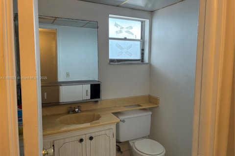 Copropriété à louer à Hallandale Beach, Floride: 1 chambre, 78.69 m2 № 1923552 - photo 10