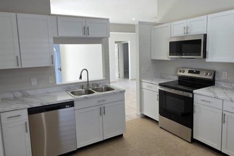 Villa ou maison à louer à Kissimmee, Floride: 3 chambres, 107.12 m2 № 2424430 - photo 3