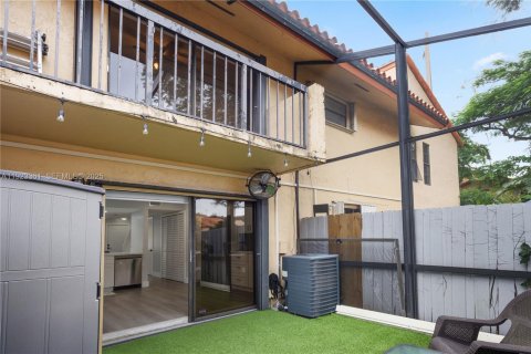 Townhouse in Miami, Florida 2 bedrooms, 107.02 sq.m. № 1982721 - photo 24