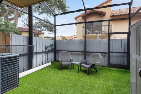 Townhouse in Miami, Florida 2 bedrooms, 107.02 sq.m. № 1982721 - photo 22