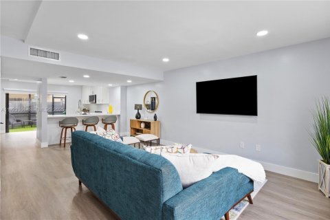 Townhouse in Miami, Florida 2 bedrooms, 107.02 sq.m. № 1982721 - photo 4