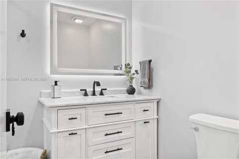 Townhouse in Miami, Florida 2 bedrooms, 107.02 sq.m. № 1982721 - photo 17