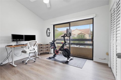 Townhouse in Miami, Florida 2 bedrooms, 107.02 sq.m. № 1982721 - photo 16