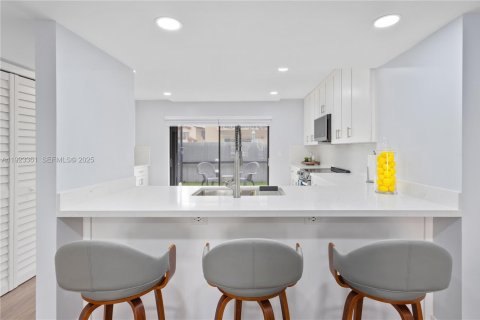 Townhouse in Miami, Florida 2 bedrooms, 107.02 sq.m. № 1982721 - photo 8