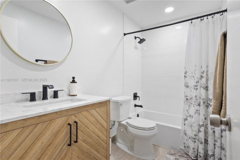 Townhouse in Miami, Florida 2 bedrooms, 107.02 sq.m. № 1982721 - photo 20