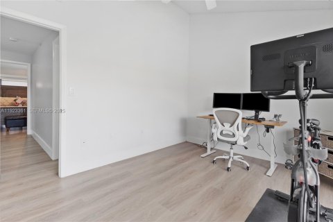 Townhouse in Miami, Florida 2 bedrooms, 107.02 sq.m. № 1982721 - photo 18