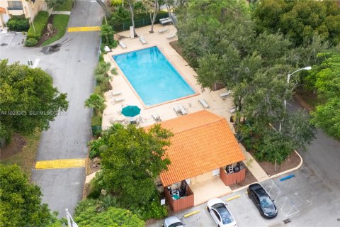 Townhouse in Miami, Florida 2 bedrooms, 107.02 sq.m. № 1982721 - photo 25
