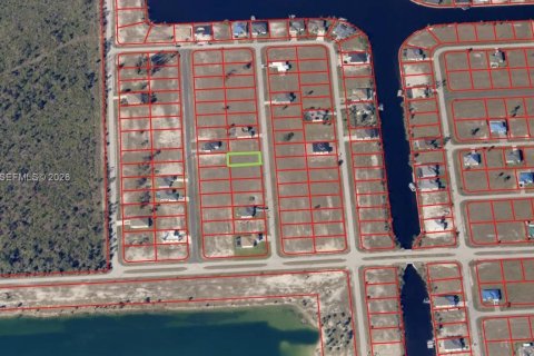 Terrain à Cape Coral, Floride № 2068473