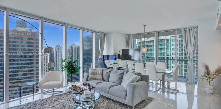 Кондоминиум с 2 спальнями в Майами, Флорида № 1977612