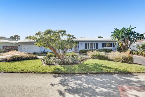 House in Lighthouse Point, Florida 6 bedrooms, 264.4 sq.m. № 2153421