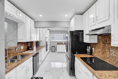 Villa ou maison à vendre à Lighthouse Point, Floride: 6 chambres, 264.4 m2 № 2153421 - photo 14
