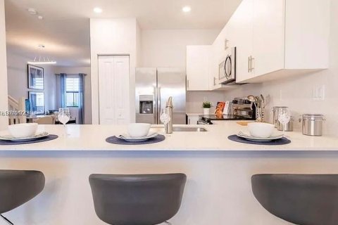 Townhouse in Homestead, Florida 3 bedrooms, 157.47 sq.m. № 1691642 - photo 5