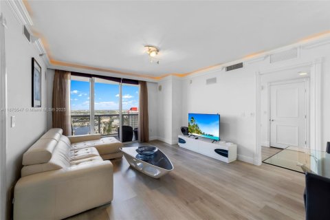 Copropriété à louer à Hallandale Beach, Floride: 3 chambres, 145.95 m2 № 1926456 - photo 13