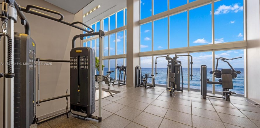 Condo à Hallandale Beach, Floride, 3 chambres № 1926456