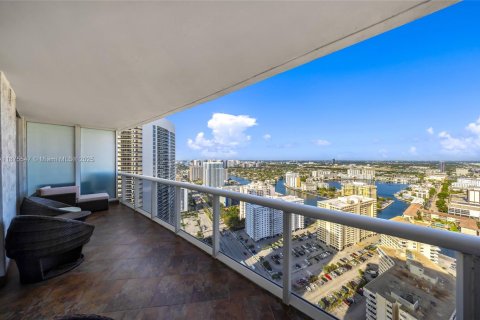 Copropriété à louer à Hallandale Beach, Floride: 3 chambres, 145.95 m2 № 1926456 - photo 30