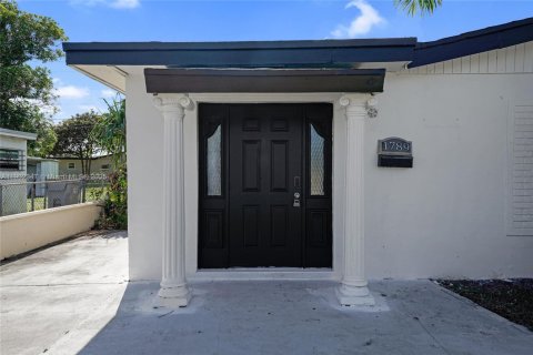 House in Pompano Beach, Florida 3 bedrooms, 117.06 sq.m. № 1953771 - photo 3