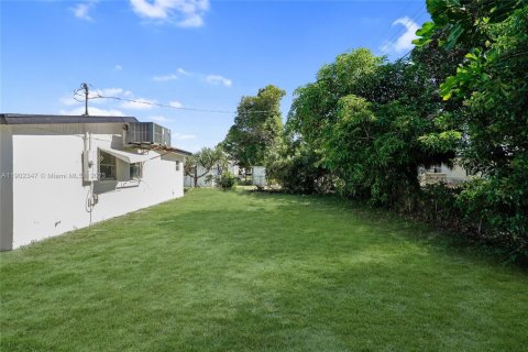 House in Pompano Beach, Florida 3 bedrooms, 117.06 sq.m. № 1953771 - photo 5