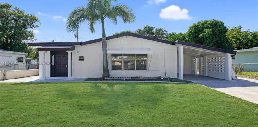 House in Pompano Beach, Florida 3 bedrooms, 117.06 sq.m. № 1953771