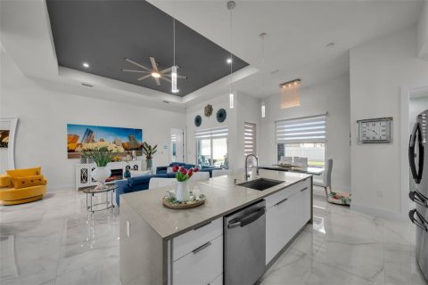 Купить виллу или дом в Кейп-Корал, Флорида 7 комнат, 173.54м2, № 1626402 - фото 15